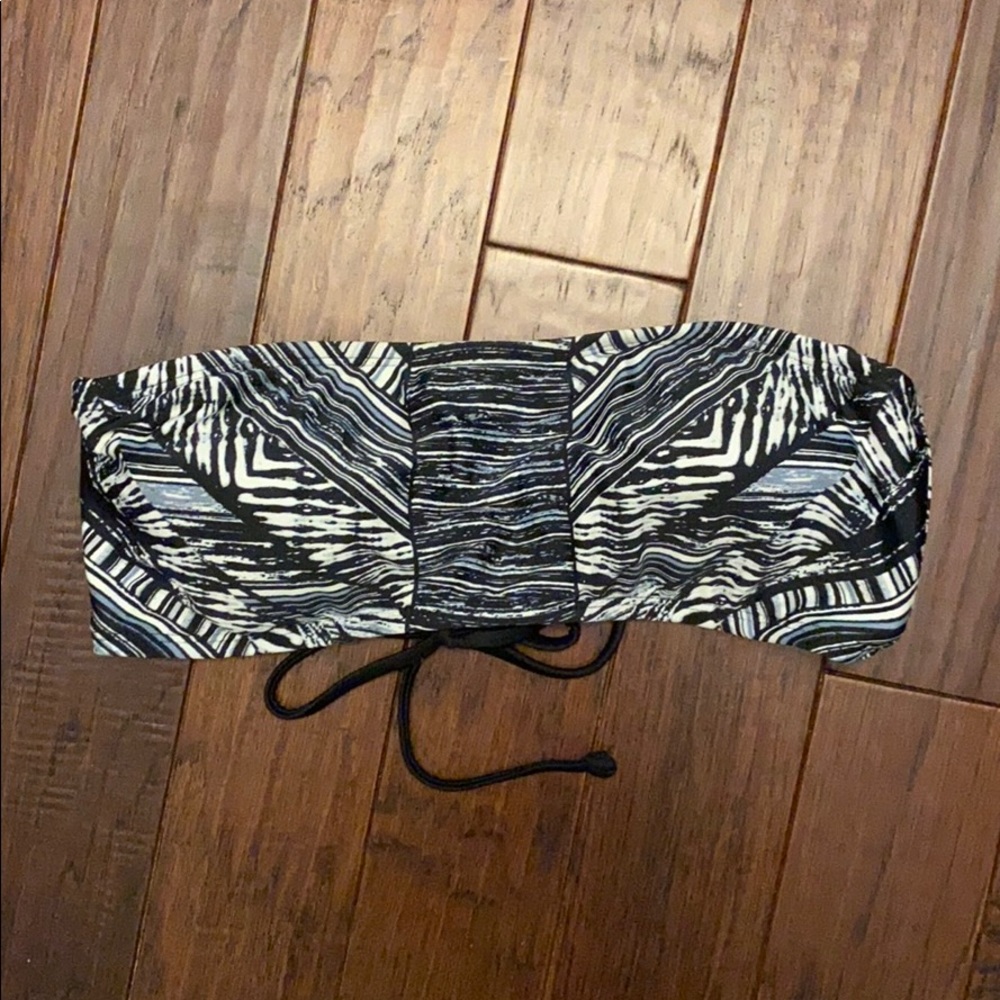 Strapless top